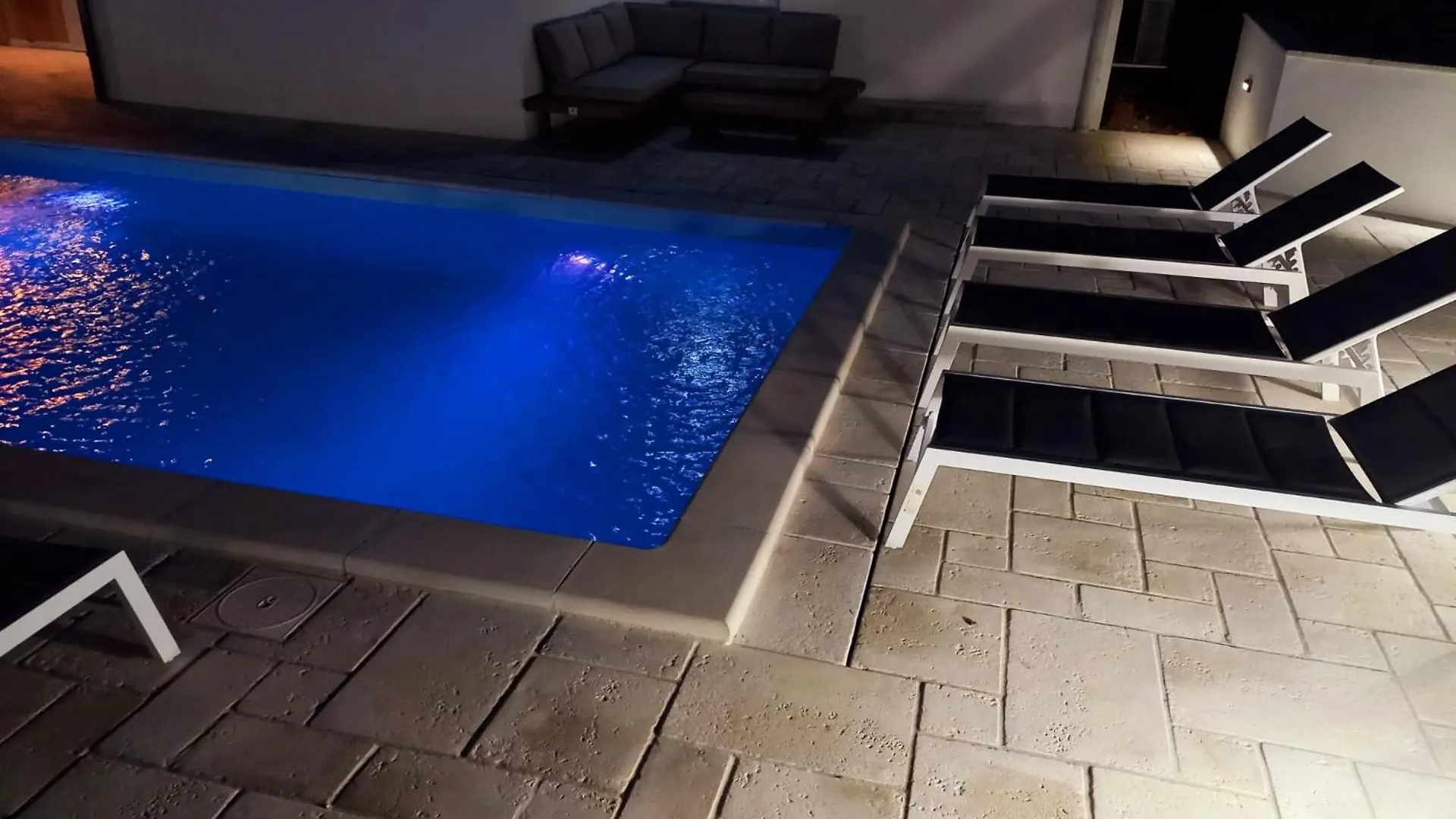 Big Swimming Pool Apartment Monvidal