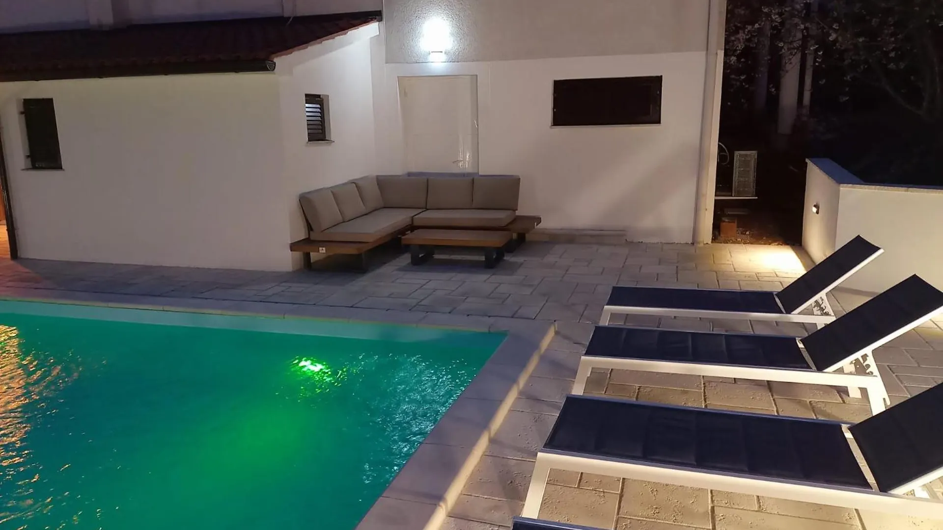 Big Swimming Pool Apartment Monvidal Croatia