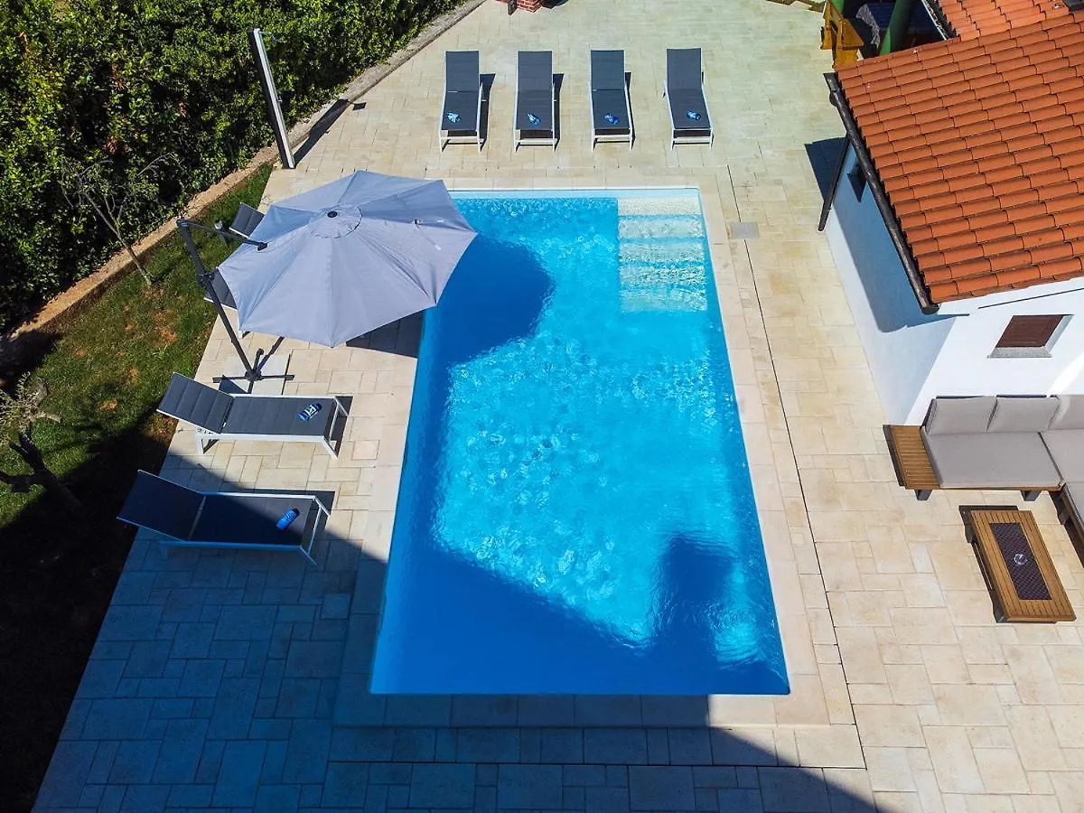 Big Swimming Pool Apartment Monvidal Croatia