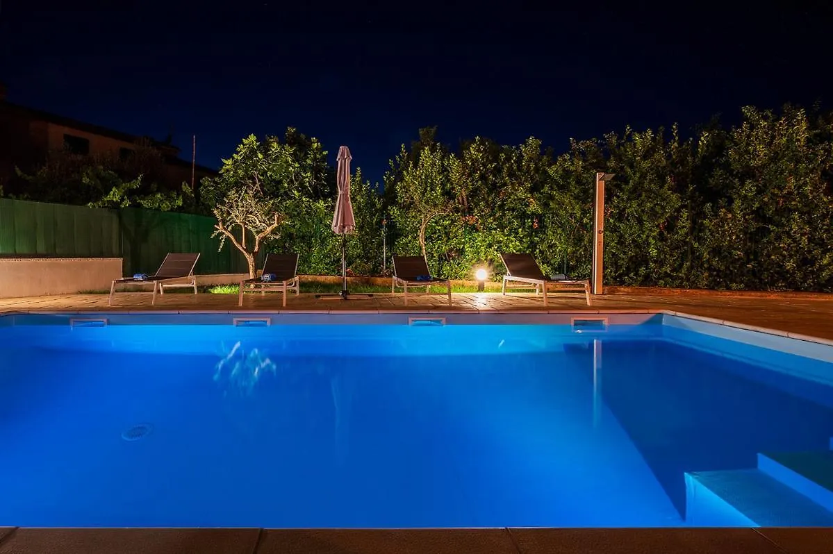 Big Swimming Pool Apartment Monvidal