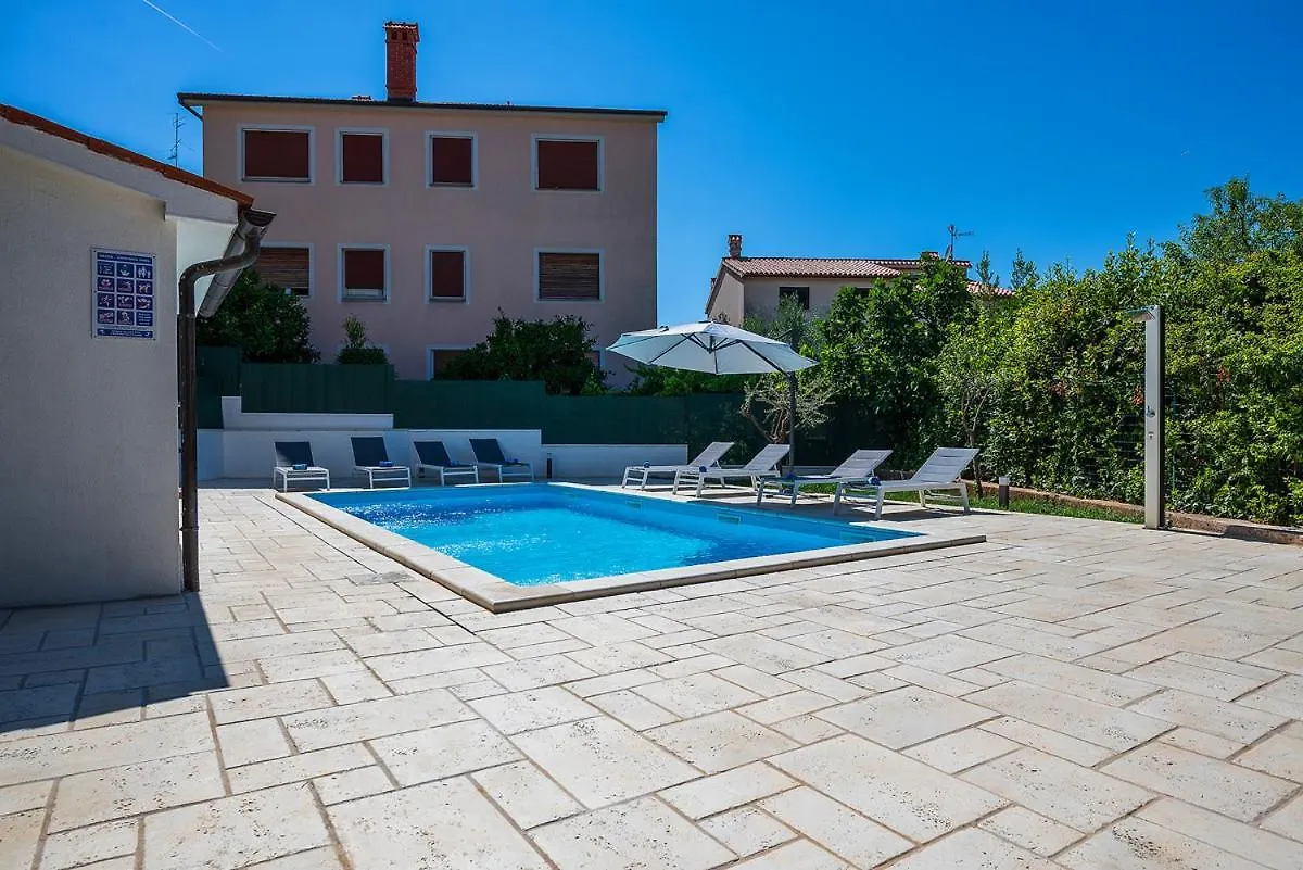 Big Swimming Pool Apartment Monvidal  Pula