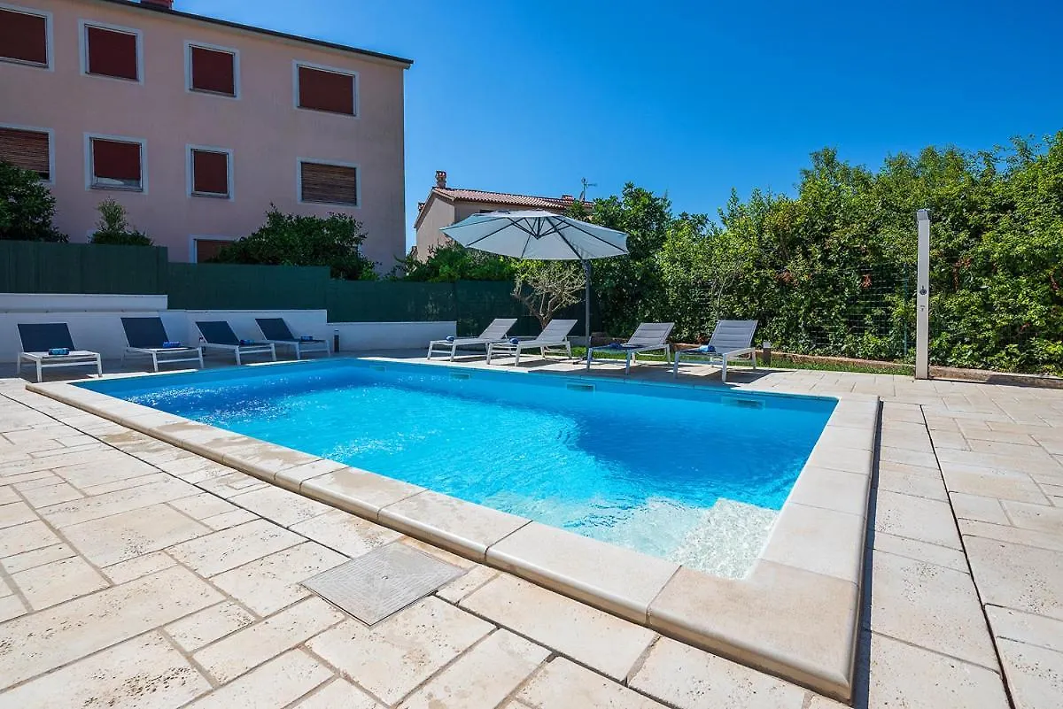 Big Swimming Pool Apartment Monvidal Croatia