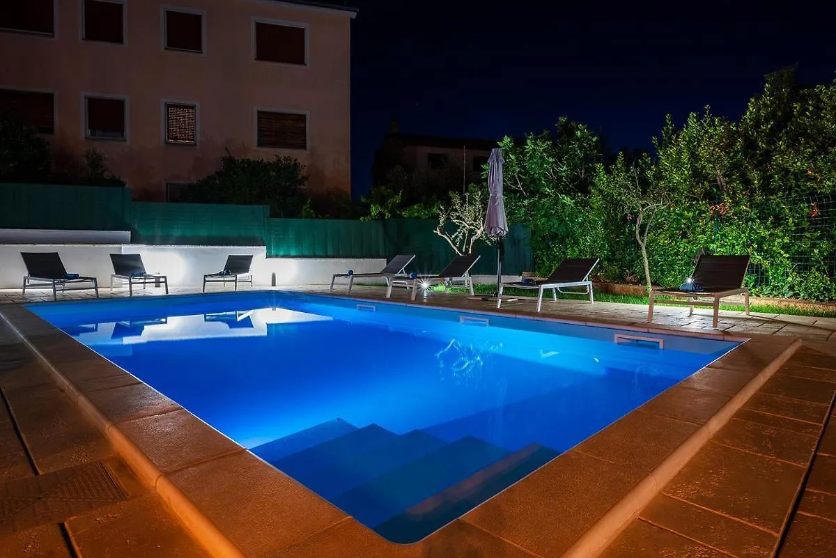 Big Swimming Pool Apartment Monvidal Croatia