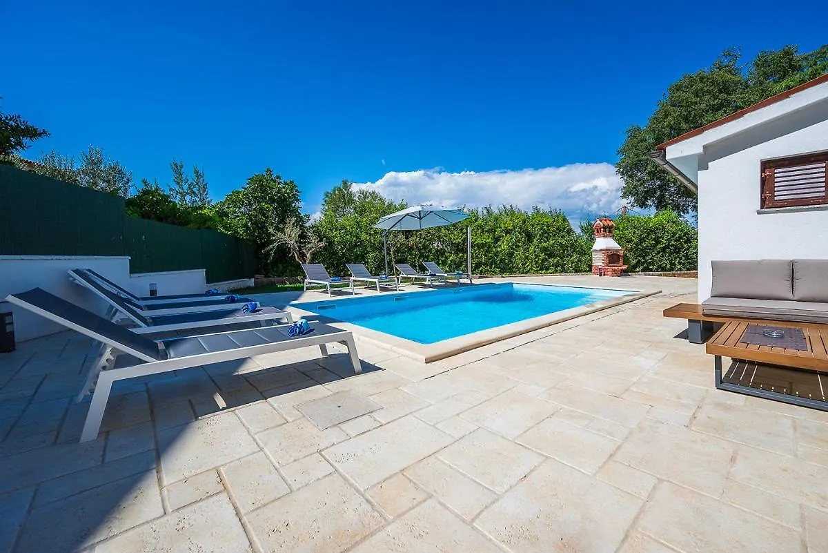 Big Swimming Pool Apartment Monvidal 0*, Pula