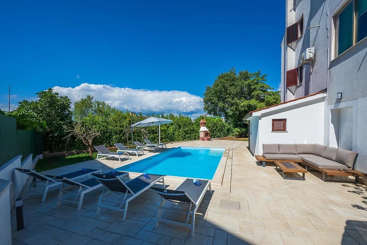 Big Swimming Pool Apartment Monvidal