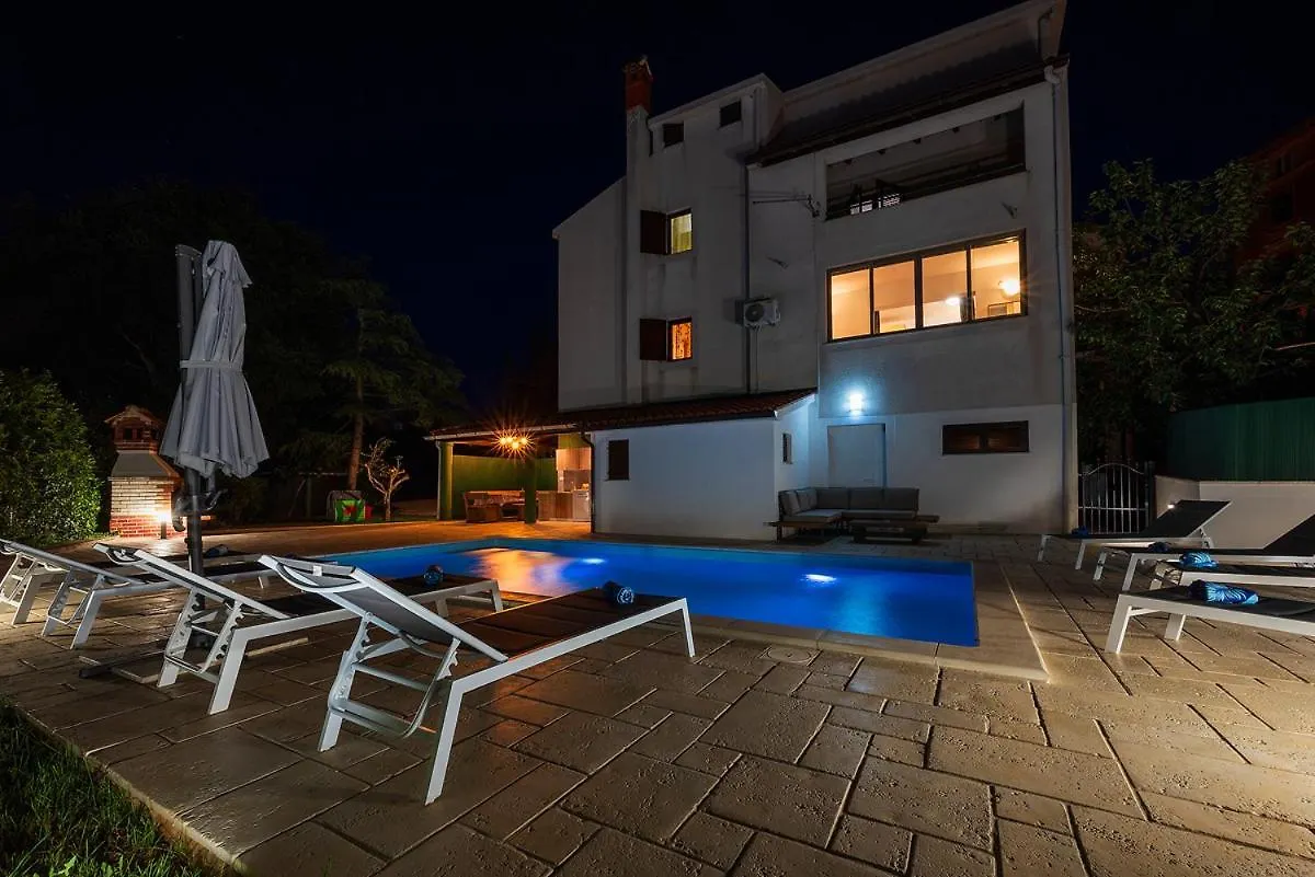 Big Swimming Pool Apartment Monvidal