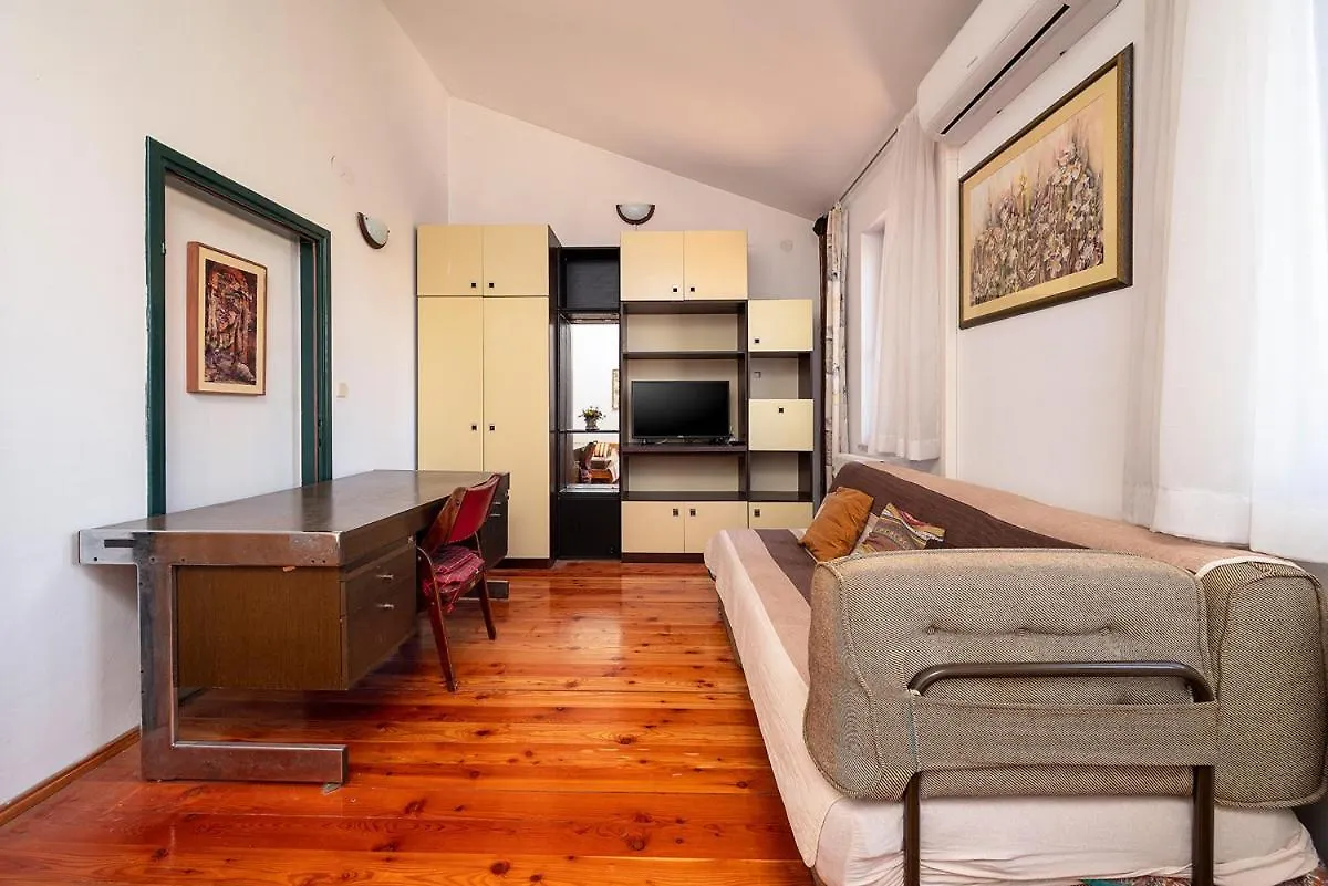 Big Swimming Pool Apartment Monvidal Croatia