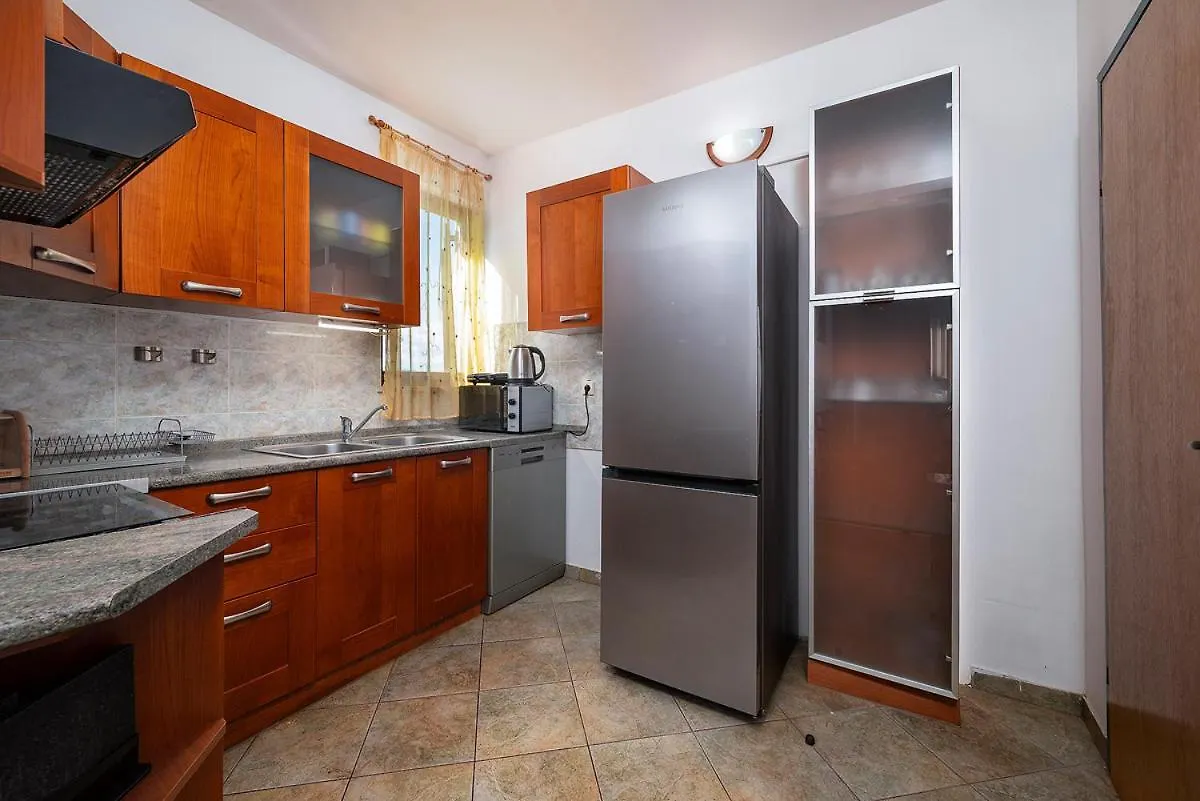 Big Swimming Pool Apartment Monvidal 0*, Pula
